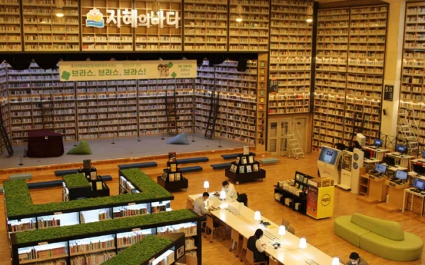 마산지혜의바다도서관 2층 복합 독서문화 공간