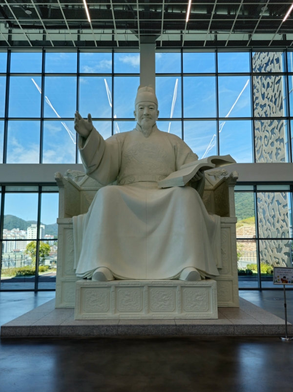 세종대왕 동상 원형